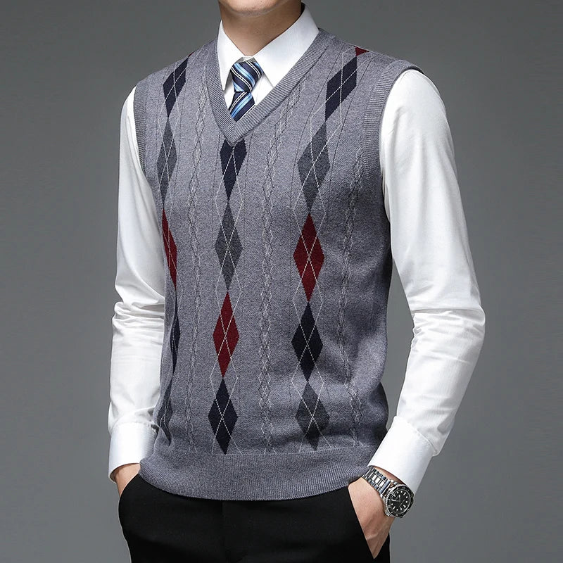 New Autum Fashion Brand Argyle Pullover Sweater V Neck Knit Vest Men Diamond Trendy 6% Wool Sleeveless Casual Men Clothing